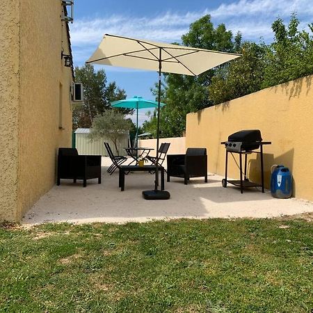 Loue Studio Dans Une Villa Avec Piscine Terrasse Saint-Theodorit Exteriér fotografie
