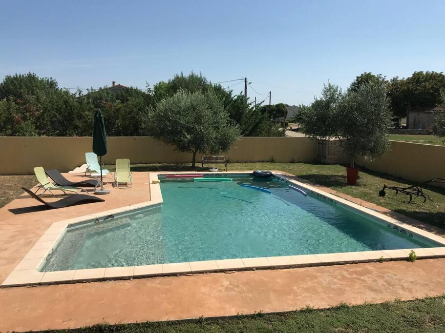 Loue Studio Dans Une Villa Avec Piscine Terrasse Saint-Theodorit Exteriér fotografie