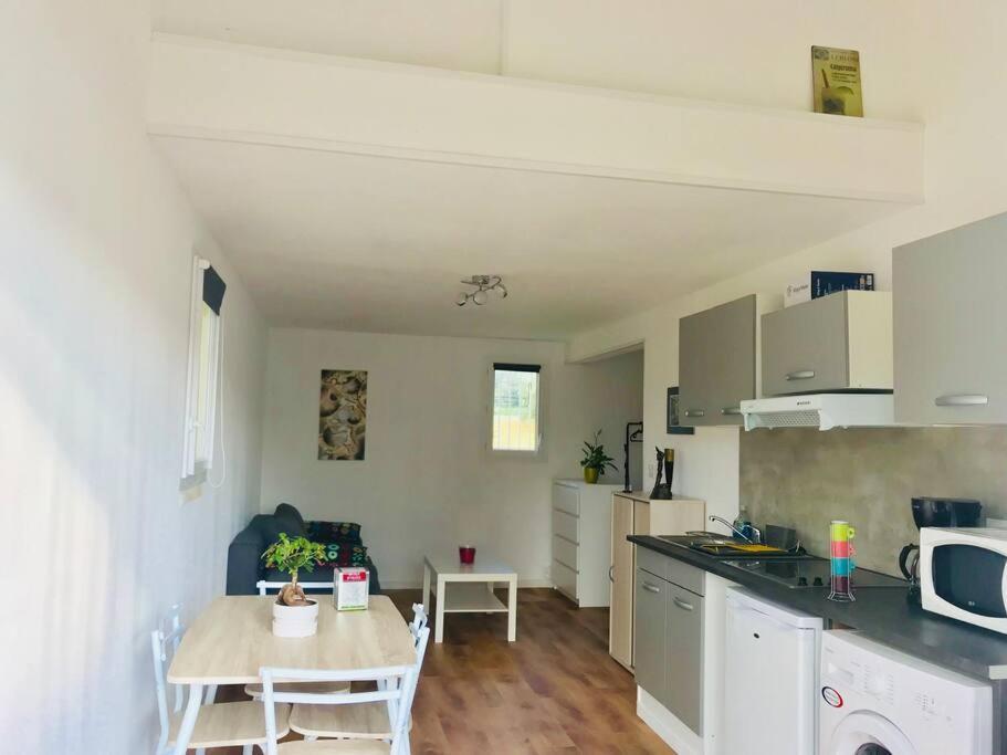 Loue Studio Dans Une Villa Avec Piscine Terrasse Saint-Theodorit Exteriér fotografie