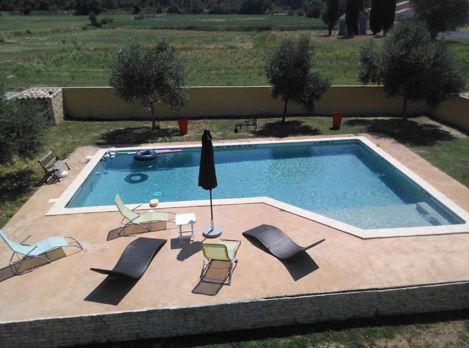 Loue Studio Dans Une Villa Avec Piscine Terrasse Saint-Theodorit Exteriér fotografie