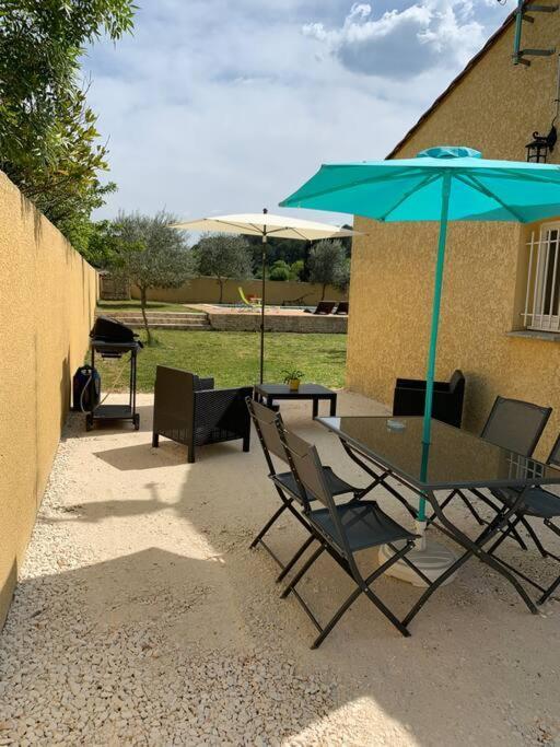 Loue Studio Dans Une Villa Avec Piscine Terrasse Saint-Theodorit Exteriér fotografie
